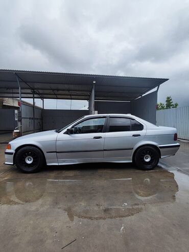 retro maşın: BMW 3 series: 1.8 l | 1993 il Sedan