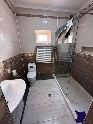 Долгосрочная аренда домов: 200 м², 5 комнат, Бронированные двери, Забор, огорожен at lalafo.kg — 11 Долгосрочная аренда домов: 200 м², 5 комнат, Бронированные двери, Забор, огорожен — 11