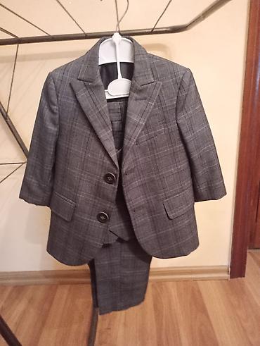 Uşaq üçün 3 hissəli klassik kostyum dəsti - Rəng: boz, xətli (plaid) lalafo.az -da Uşaq üçün 3 hissəli klassik kostyum dəsti - Rəng: boz, xətli (plaid)