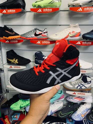 футбольные бутсы в бишкеке цена: Эркектердин кроссовкасы, 38, Asics, Жаңы, түсү - Кара, Акылуу жеткирүү