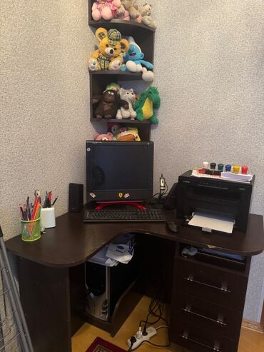 icare ofis: Komputer masası və rəflər