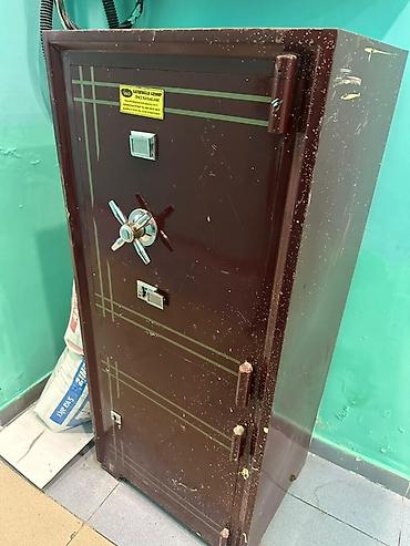 Otaqların günlük kirayəsi: Satılır. 12 otaq üçün mebel komplekti (televizor və kondisioner daxil — 28