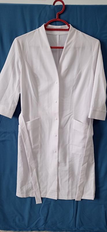 Медицинская одежда: Медицинский халаты,брюки,кофты Варианты моделей: - Приталенный халат — 3