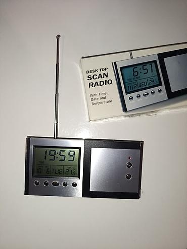 dobra lupa: Stoni digitalni “Desk Top Scan Radio” sa satom, kalendarom i — 1