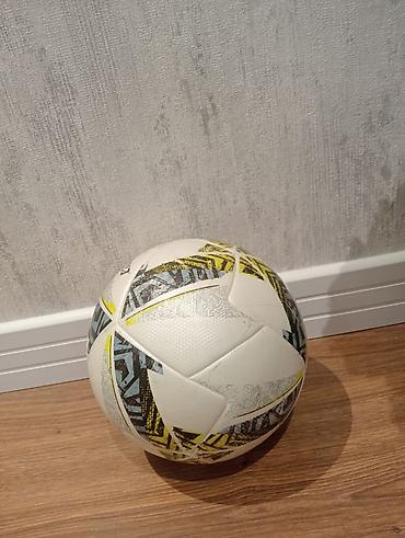 Toplar: Futbol topu – Cima markası - Rəng: ağ əsas, sarı, qara və boz qrafik — 2