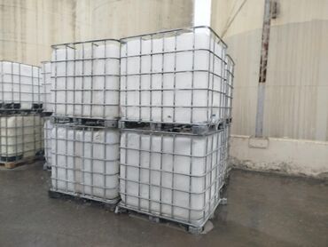 mağaza üçün konteyner: Bir neçə ədəd, dörd tərəfli, ağ rəngli, plastik IBC (Orta Həcmli
