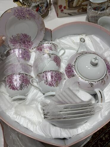 набор подарочный: Фарфоровый чайный сервиз в подарочной коробке-сердце. Состав набора