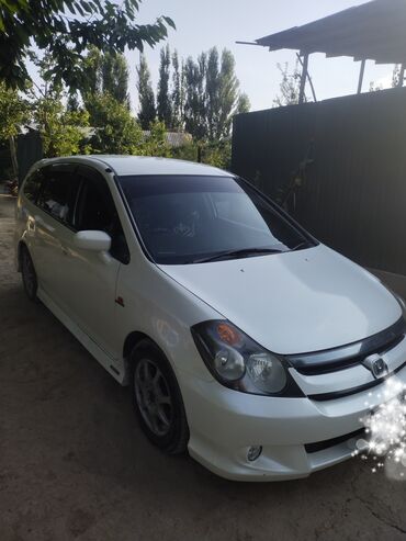 бампер передний на хонда стрим: Автомобиль Honda Stream белого цвета. Эта модель отличается просторным