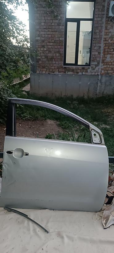 дверь ист: Автодвери для Toyota ист 2003), серебристый цвет. В наличии: - — 2