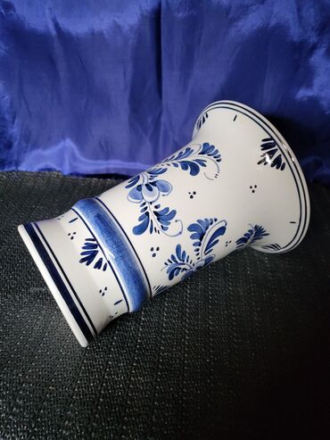 Ostali kućni dekor: Vaza nova Gilde delft,original rucno oslikana Holandija 70te. Sve — 10