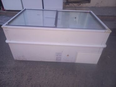 Paketləmə aparatları: Şüşəli dondurucu, İtaliya