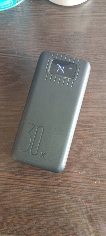 блок питания macbook: Портативный внешний аккумулятор Power Bank черного цвета с красными