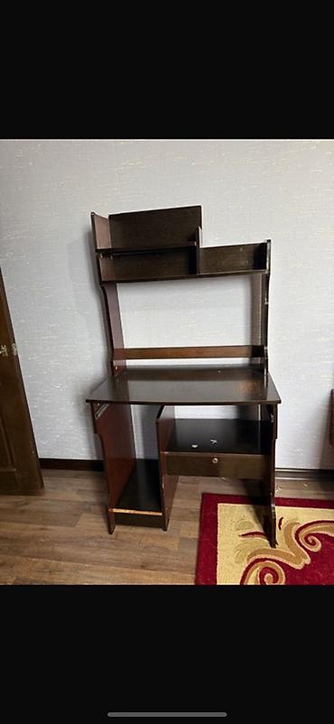 столы офис: Компьютерный стол, Б/у, С полками — 3