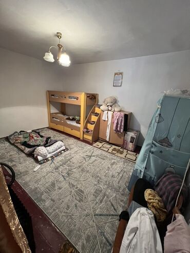 сдаётся квартира пишпек: 3 комнаты, 42 м²