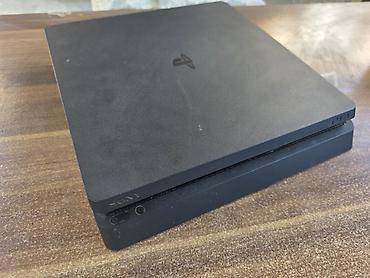 PS4 (Sony PlayStation 4): Sony PlayStation 4 Slim oyun konsolu - Model: PS4 Slim (mat qara — 1