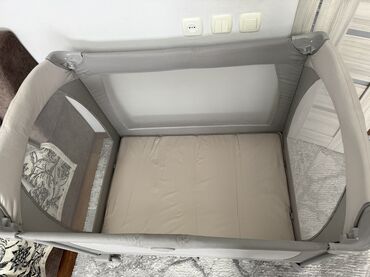 Манежи-кровати: Манеж-кровать, Б/у, Складной — 6