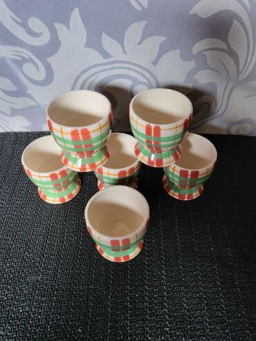 Kuhinjski setovi: Postolja nova za kuvana jaja 70,80te. Postolja komada 6 u — 3