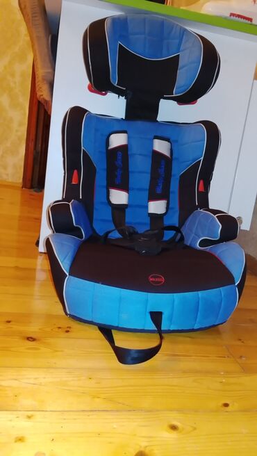 Avtomobil oturacağı 36 kg qədər uşaq otura bilər
