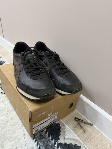 Кроссовки и спортивная обувь: Продаю кроссовки Размеры 39–40. Все оригиналы — 1