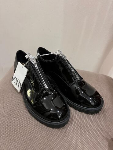 женский ботинка: Женские ботинки Zara, 36 размер, мягкая кожа, цена: 2000 новые. Брали