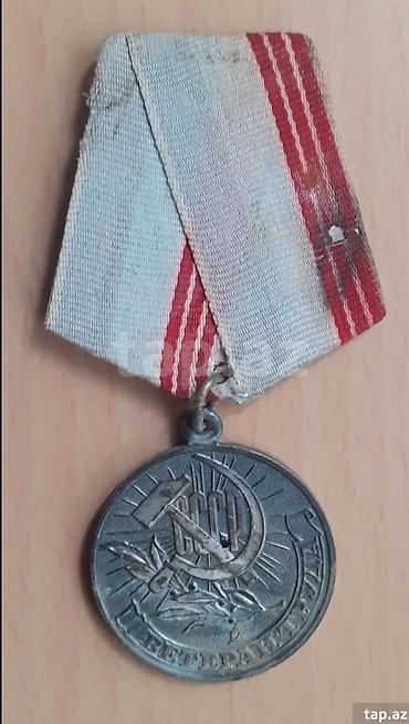 sumqayıtda canta: Məhsul: SSRİ “Veteran Truda” medalı. Sumqayitdadir. Təsvir: - Ön — 1
