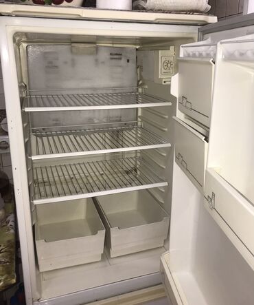 ремонт рефрижератора: Холодильник Biryusa, Б/у, Двухкамерный