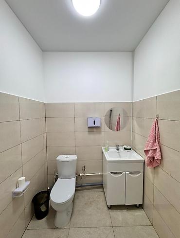 Продажа помещений свободного назначения: Продаётся: 3-комнатное коммерческое помещение Район: Кок-Жар — 4