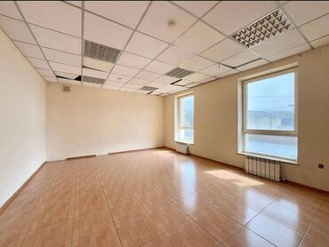 Продажа домов: Сдаю Офис, 1000 м², В частном доме, 1 линия, С отдельной кухней, С отдельным входом