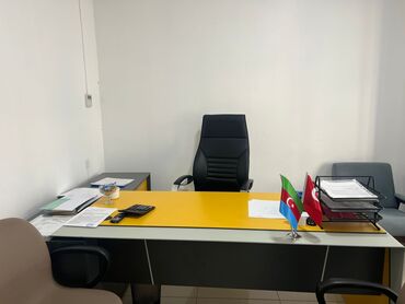 Ofis dəst mebeli: Müdür masası satılır