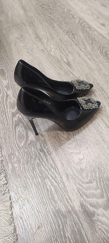 Tuflilər: Məhsul: Qadın klassik tufli (stiletto) - Rəng: Qara, laklı (parlaq) - — 2