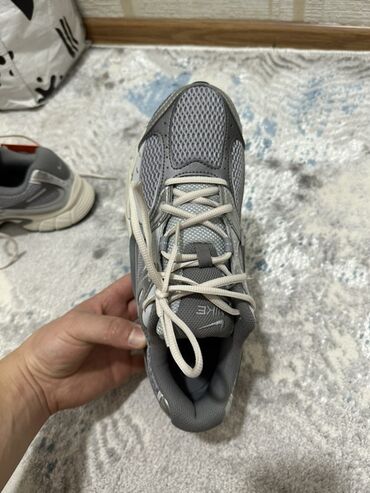 Кроссовки и спортивная обувь: Мужские кроссовки, 41, Nike, Новый, цвет - Серый, Платная доставка, Самовывоз — 7