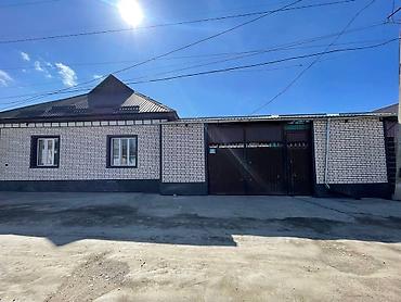 Продажа коттеджей и домов: Продаётся капитальный дом с большим крытым двором-навесом и гаражными — 3