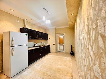 Uzunmüddətli kirayə mənzillər: İcarəyə verilir 3 otaqlı yeni tikili 137 m², İnşaatçılar m. Qələbə — 3