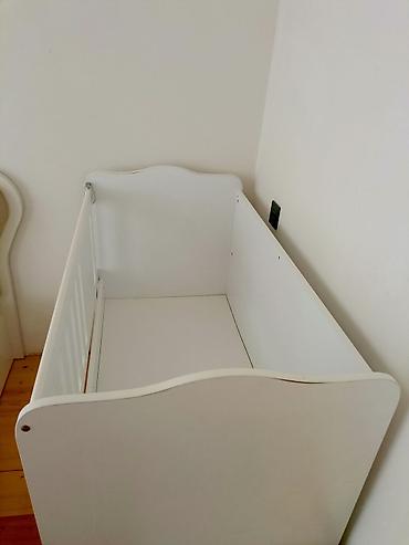 mebel satıram: Ağ rəngli uşaq çarpayısı satılır. Model həm funksional, həm də — 3