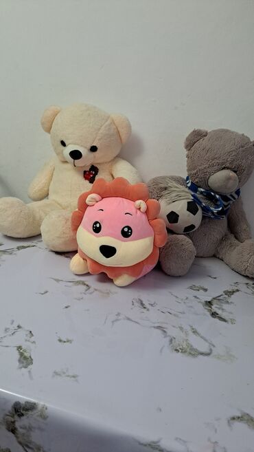 Игрушки: Продаю 3 игрушки .Цена за 3 игрушки 600 сом