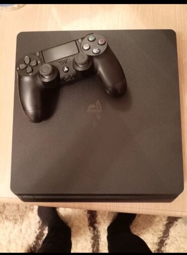пульт playstation 4: Playstation 4 içnde oyun yoxdur 2 pult vercem hecbir prablem yoxdur