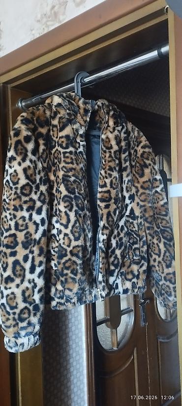Qısa xəz gödəkçə – leopard naxışlı - Model: qadın gödəkçəsi, qısa
