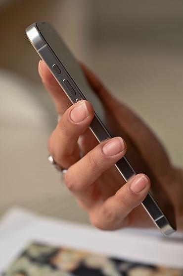 Apple iPhone: IPhone 15 Pro Max, Б/у, 256 ГБ, White Titanium, Чехол, Коробка, 83 % — 8