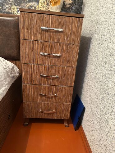 çit gülü: İşlənmiş, Kupe, 4 qapılı Düz dolab, Qarderob, paltar dolabı