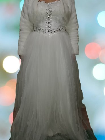 платье белая: Продаю свадебное платье. Одевала 1 раз. Размер S - M - L Ленточки на