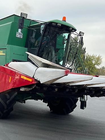 Зерноуборочные комбайны: Продаю комбайн Джон Дир Год выпуска 2008 Модель 1550 Состояние — 3