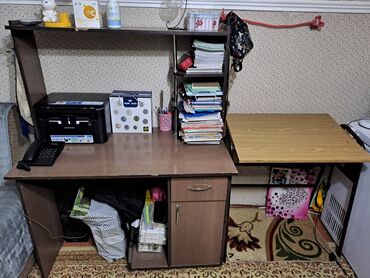 Письменные столы: Письменный стол, Б/у, ЛДСП