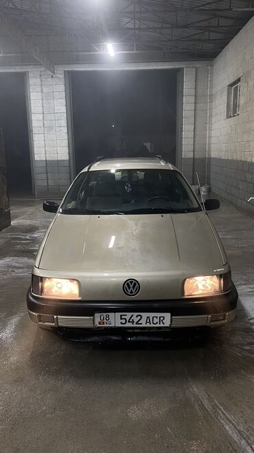 Volkswagen: Volkswagen Passat: 1989 г., 1.8 л, Механика, Бензин, Универсал