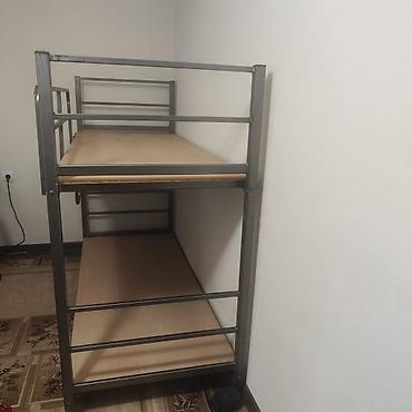 bunk bed: Двухъярусная металлическая кровать с прочным каркасом и лаконичным — 4