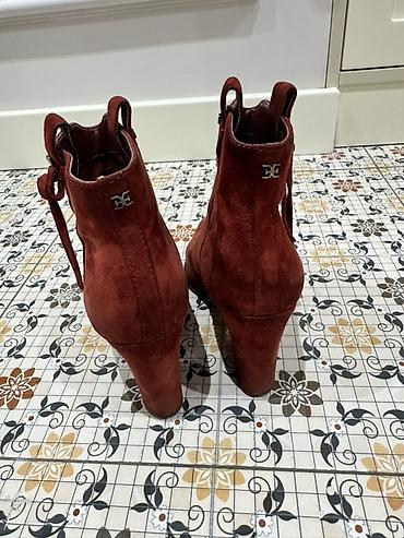 bot ayaqqabı: Sam Edelman qadın çəkmələri
100% zamsha. 
Olcu 37 — 1