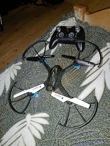 oyuncalar: 4 rotorlu RC kvadrokopter + pult - Uzaqdan idarəetmə: 2 joystickli — 1