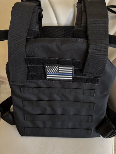 Manometers: MOLLE taktik plitə daşıyan jilet – qara rəng Xüsusiyyətlər: - Ön və