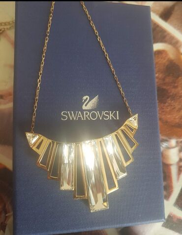 Очки: Şəffaf şüşə daşlarla bəzədilmiş, yelpik formasında asqılı Swarovski