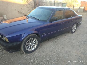 BMW: Интерьер автомобиля BMW (серия E34), седан. Описание: - Салон в — 7