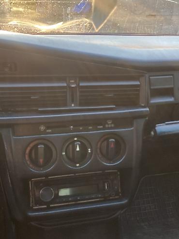 e klass: Mercedes-Benz 190: 1998 г., Седан — 9